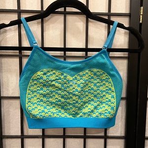 Gymshark Small WTFlex Seamless Strappy Sports Bra in  Chevron Blue (with yellow)